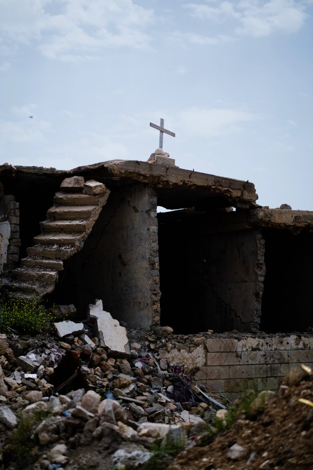 Views in April of 2019 around a ruined church in the ruins in the old city of Shingal 39