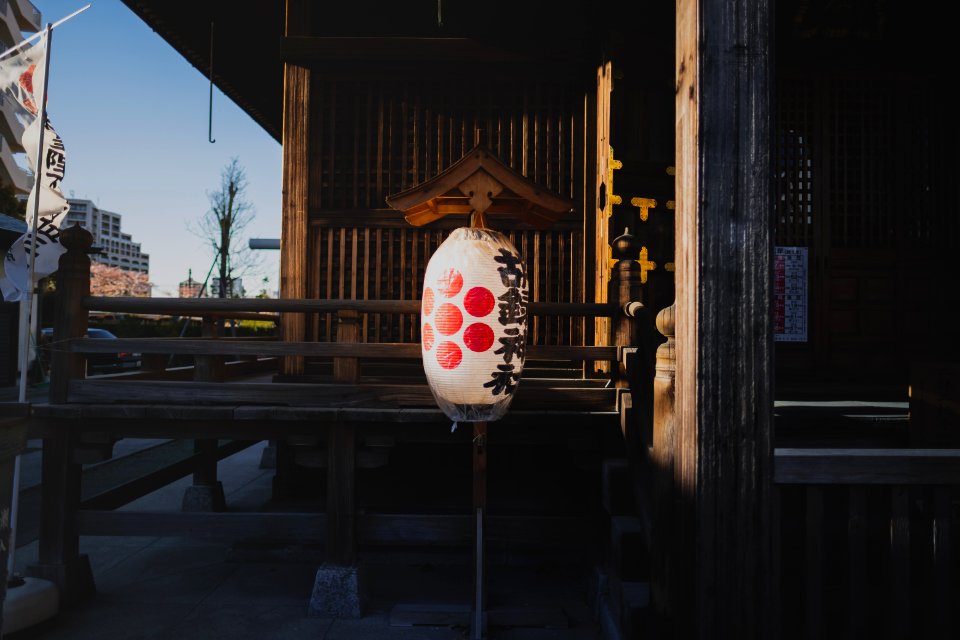 Views in April of 2019 at the Shinto shrine Minami-Senju Wakamiya Hachiman-gu 08
