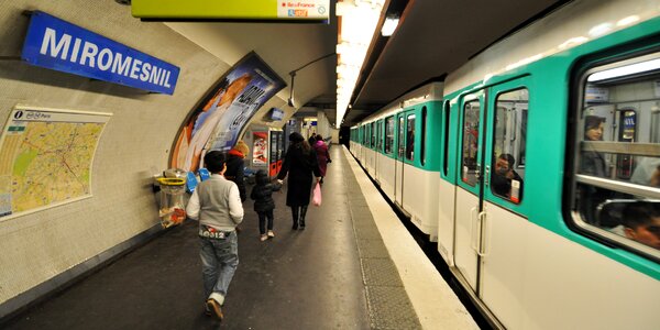 France metro station shield photo