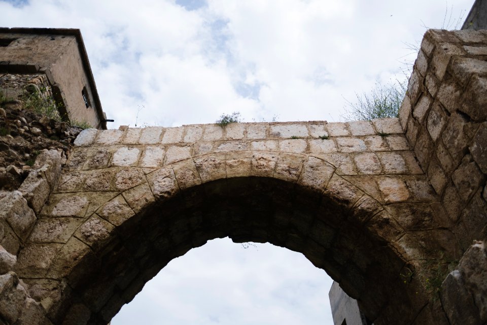 Views in April of 2019 around the historic "Roman Gate" in the ruins in the old city of Shingal 04