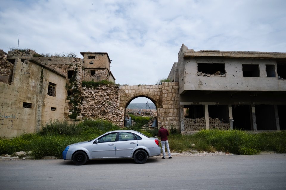 Views in April of 2019 around the historic "Roman Gate" in the ruins in the old city of Shingal 02