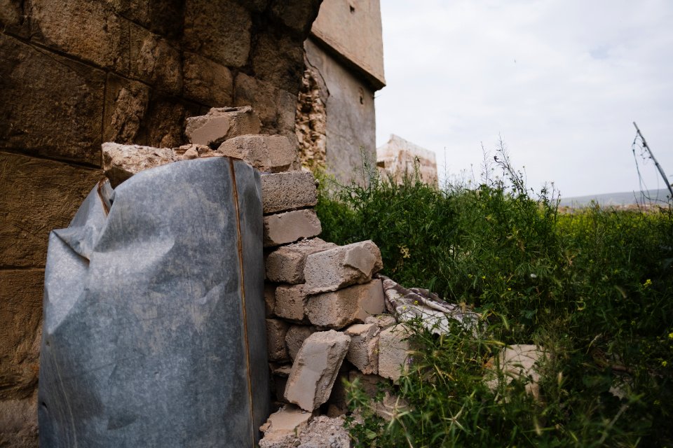 Views in April of 2019 around the historic "Roman Gate" in the ruins in the old city of Shingal 06
