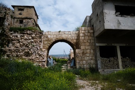 Views in April of 2019 around the historic "Roman Gate" in the ruins in the old city of Shingal 01
