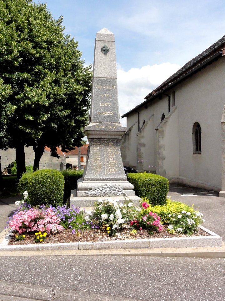 Villacourt (M-et-M) monument aux morts
