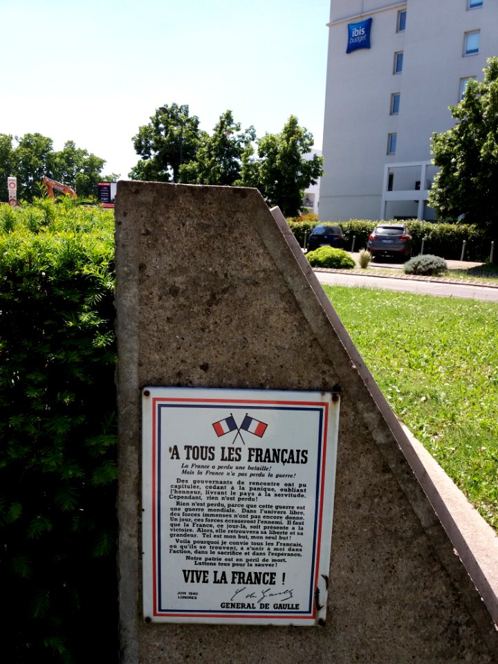 Villeurbanne - Échangeur Charles de Gaulle, plaque A tous les français