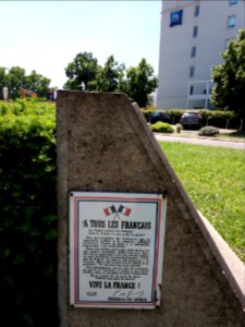 Villeurbanne - Échangeur Charles de Gaulle, plaque A tous les français