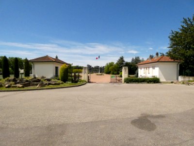 Villeurbanne - Avenue Albert Einstein - Nécropole nationale de la Doua - Entrée principale