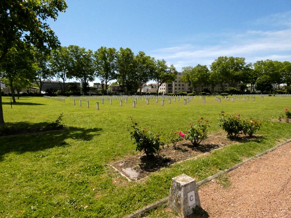 Villeurbanne - Avenue Albert Einstein - Nécropole nationale de la Doua - Carré C - Tombes du Commonwealth - Depuis l'angle nord-est