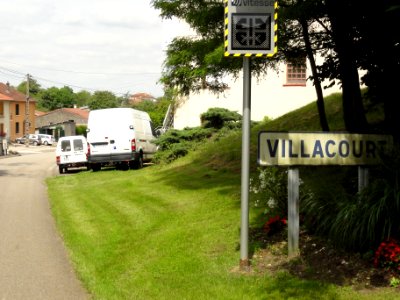 Villacourt (M-et-M) city limit sign