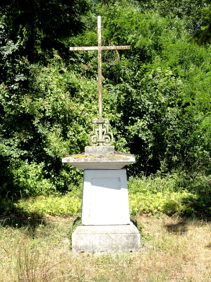 Villers-en-Prayères (Aisne) croix de chemin