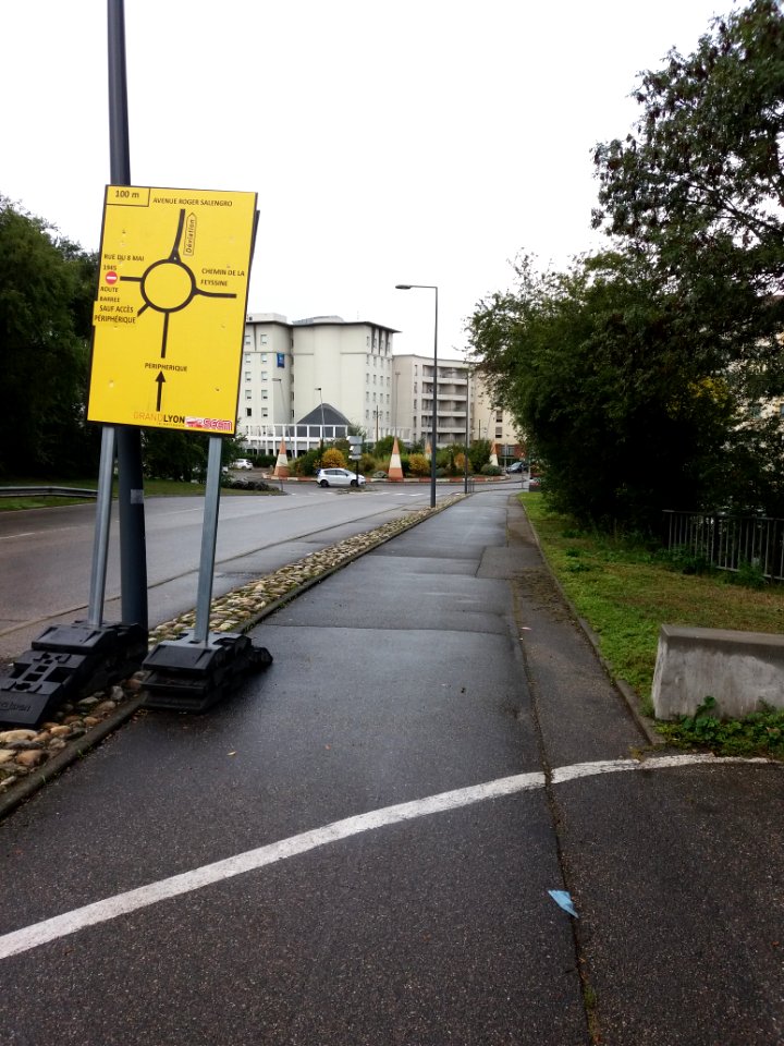 Villeurbanne - Échangeur Charles de Gaulle - Bretelle menant avenue Roger Salengro