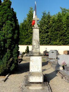 Villers-sur-Meuse (Meuse) cimetière, monument aux morts