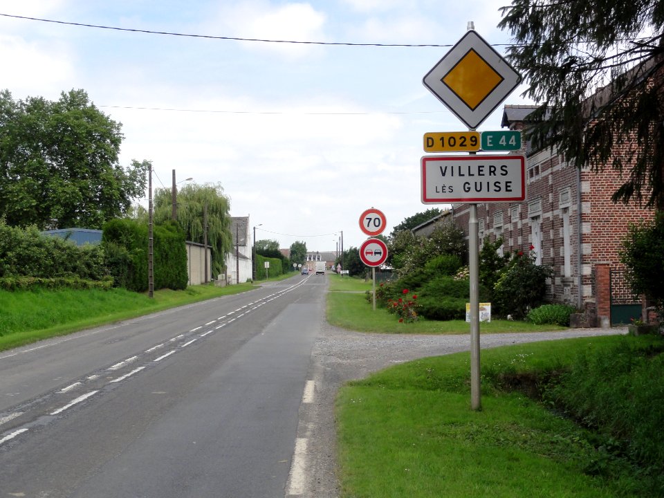 Villes-lès-Guise (Aisne) city limit sign