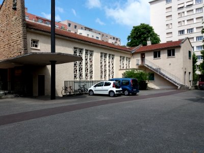 Villeurbanne - Église Saint François Régis, façade est