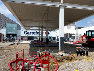 Villeurbanne - Avenue du Commandant L'Herminier, station service en rénovation