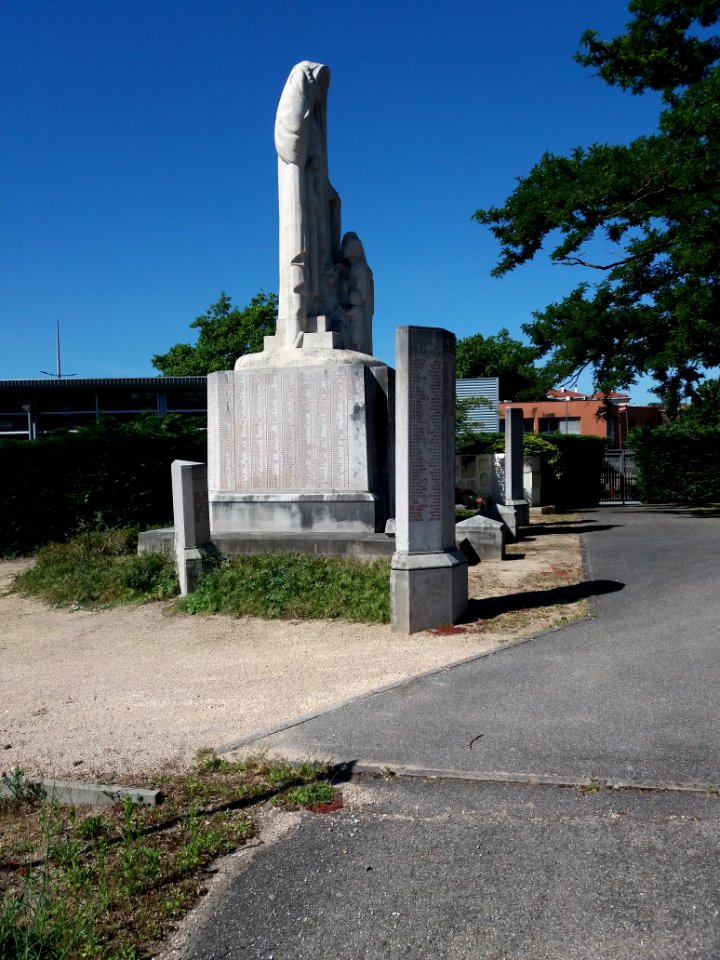 Villeurbanne - Ancien cimetière - Monument aux Villeurbannais morts pour la France, de Jean Chorel (2)