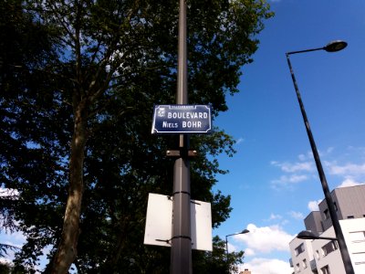 Villeurbanne - Boulevard Niels Bohr, plaque