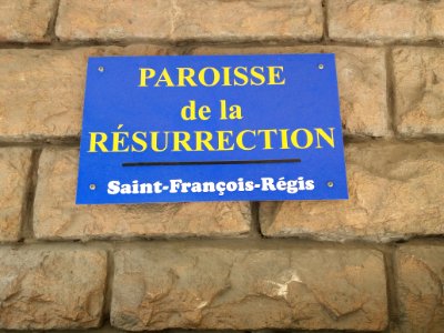 Villeurbanne - Église Saint François Régis, plaque paroisse de la Résurrection photo