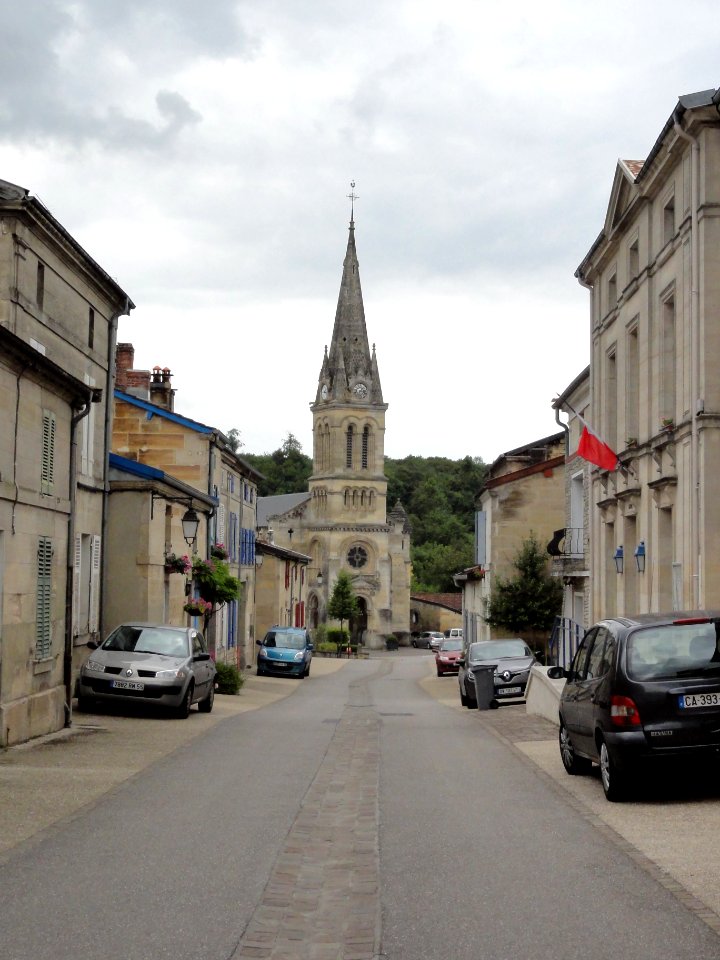 Ville-sur-Saulx (Meuse) Grande Rue avec église