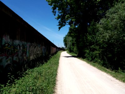 Villeurbanne - Canal de Jonage - Chemin de Contre-Halage, le long du boulevard Laurent Bonnevay