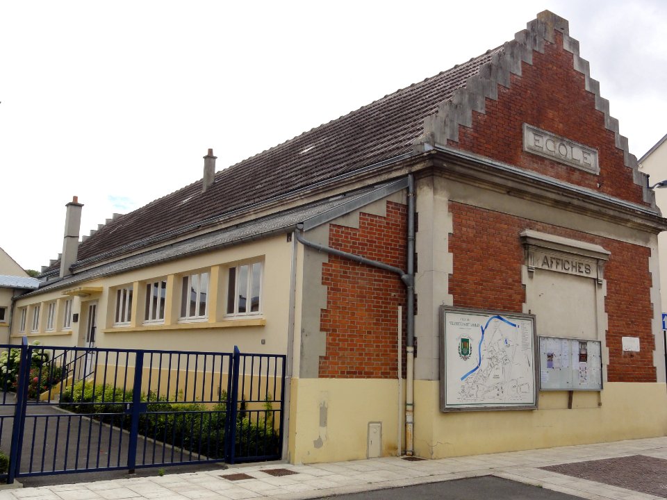Villeneuve-Saint-Germain (Aisne) école voisinant la mairie