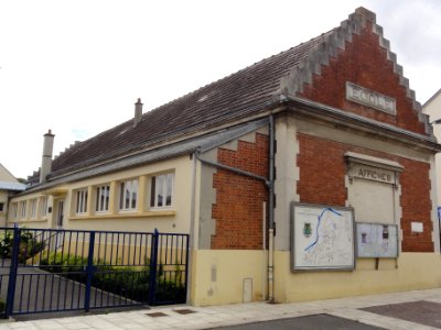 Villeneuve-Saint-Germain (Aisne) école voisinant la mairie