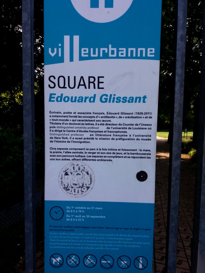 Villeurbanne - Avenue Roger Salengro - Pancarte du square Édouard Glissant