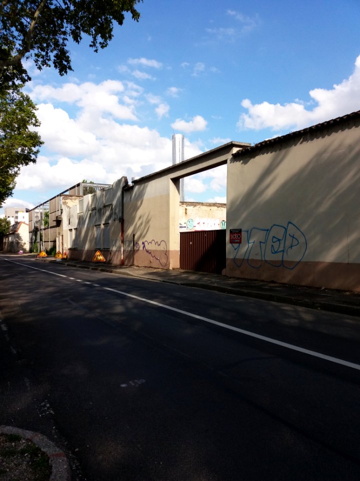 Villeurbanne - Avenue Albert Einstein, bâtiments en face de l'avenue Niels Bohr
