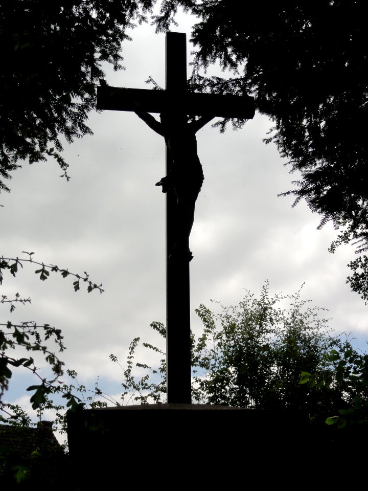 Villers-lès-Guise (Aisne) croix de chemin
