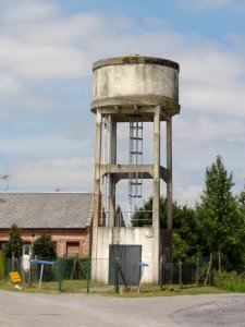 Villers-lès-Guise (Aisne) château-d'eau