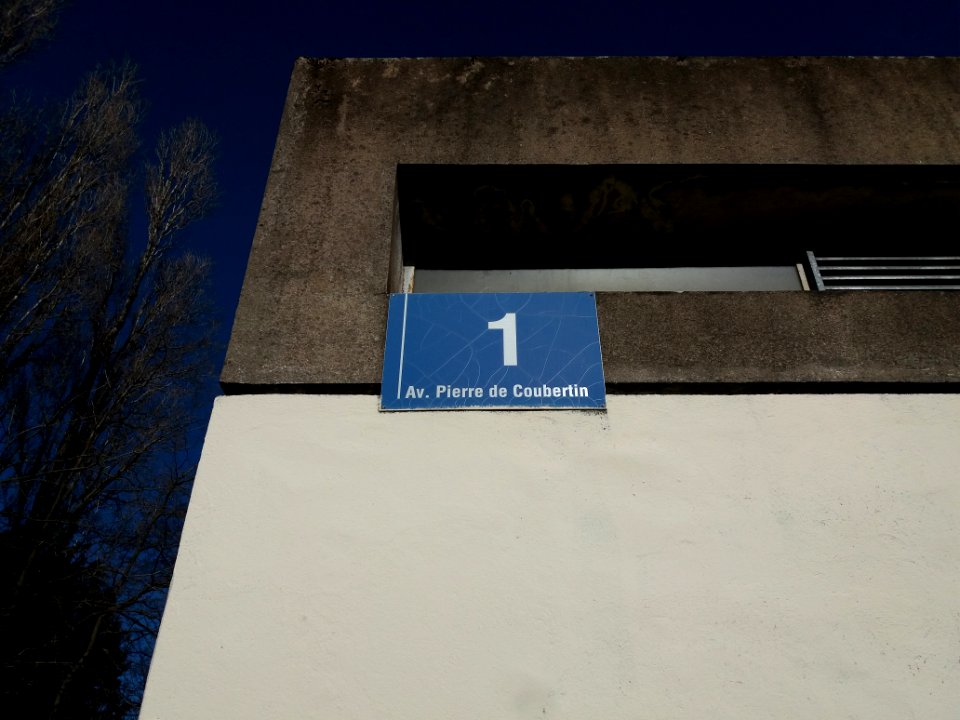 Villeurbanne - Avenue Pierre de Coubertin - Plaque au numéro 1