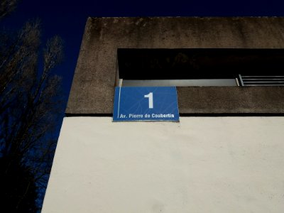 Villeurbanne - Avenue Pierre de Coubertin - Plaque au numéro 1