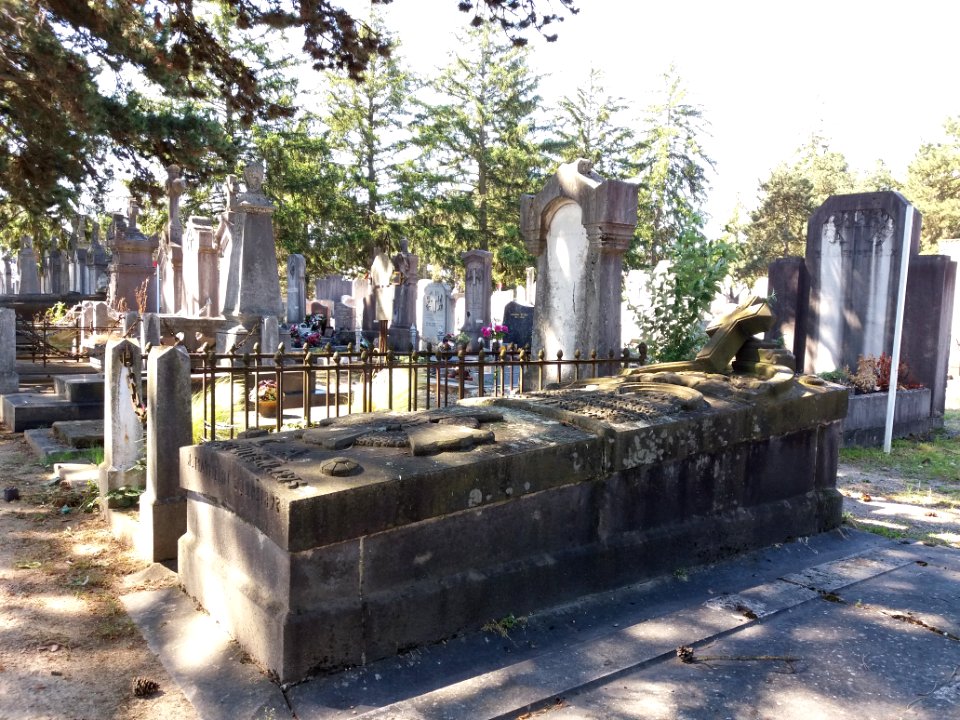 Villeurbanne - Ancien cimetière - Tombe perpétuelle n° 1295, signée Jean Mathelin (1893)