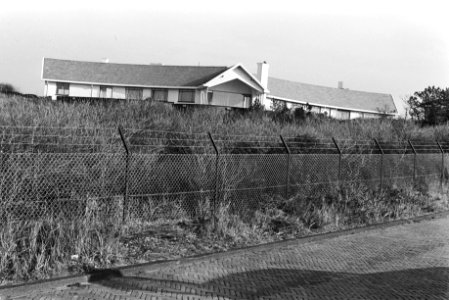 Villa van dhr. Heineken in Noordwijk met omheining, Bestanddeelnr 932-7683