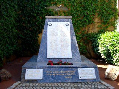Villerest (Loire, Fr) monument aux morts