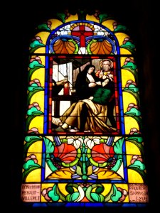 Villerest (Loire, Fr), un vitrail dans l'église