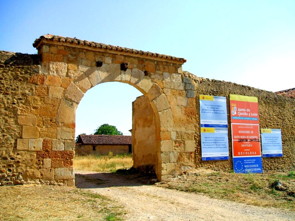 Villaverde de Sandoval - Monasterio de Santa María 01