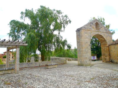 Villasandino - Puerta principal de la antigua Villa 2