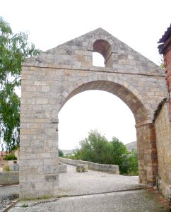 Villasandino - Puerta principal de la antigua Villa 3