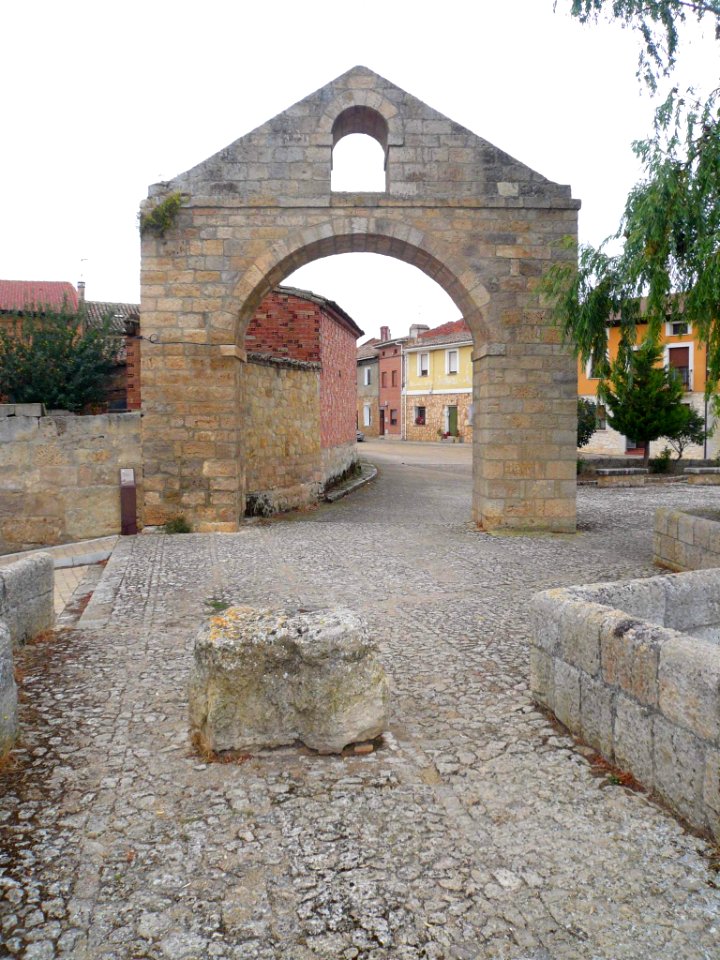 Villasandino - Puerta principal de la antigua Villa 5