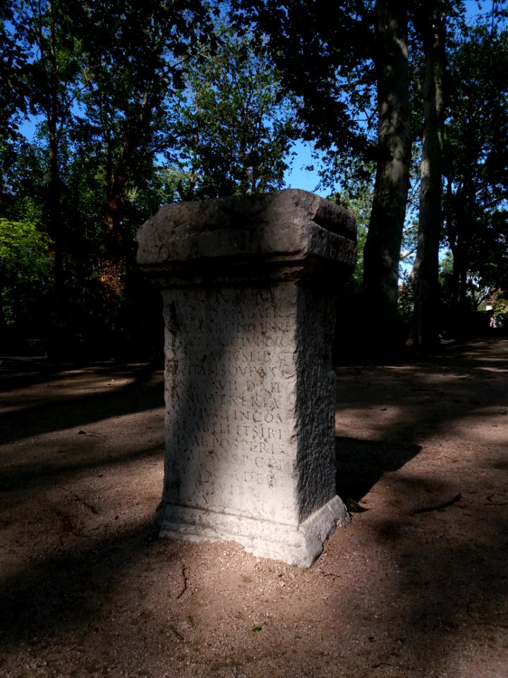 Villeurbanne - Parc de la Commune de Paris, stèle