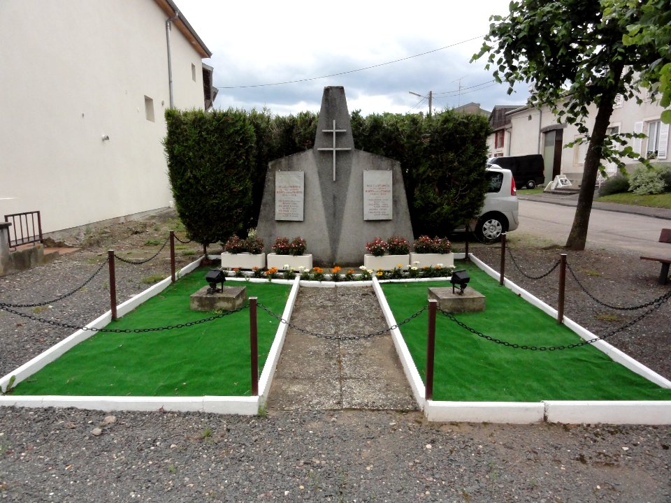 Ville-en-Vermois (M-et-M) monument aux morts