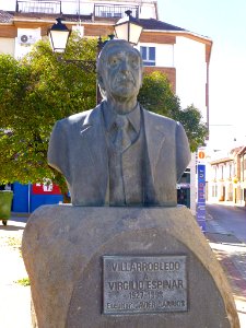 Villarrobledo - Monumento a Virgilio Espinar