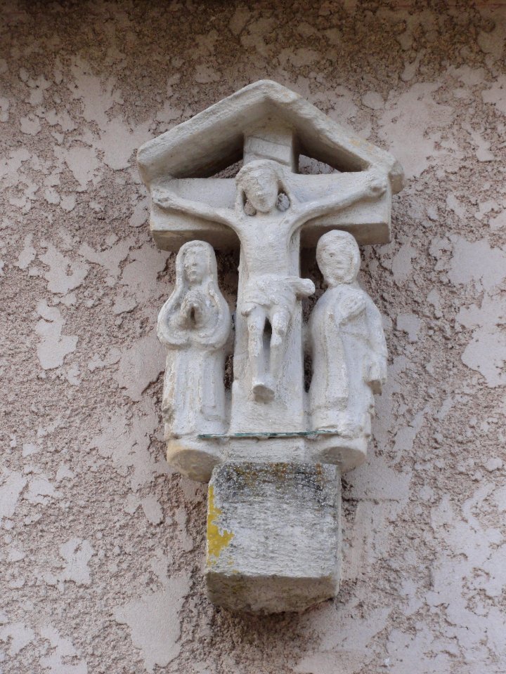 Ville-au-Montois (Meurthe-et-M.) calvaire sur façade maison