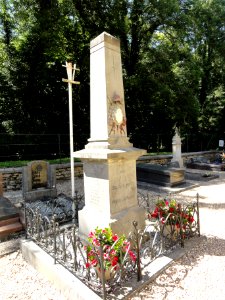 Ville-Houdlémont (Meurthe-et-M.) monument aux morts