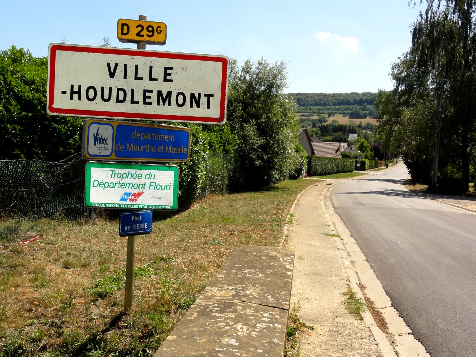Ville-Houdlémont (Meurthe-et-M.) frontière franco-belge (04) panneau d'entrée