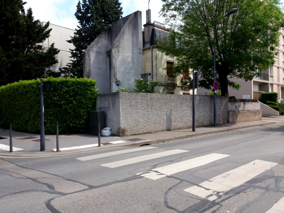 Villeurbanne - Rue Francis de Pressensé, maison à l'angle de la rue Mauvert