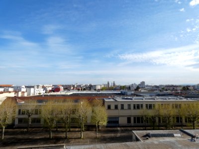 Villeurbanne - Rue du Pérou - Vue sur Auto Chassis International et vers le sud, depuis un immeuble