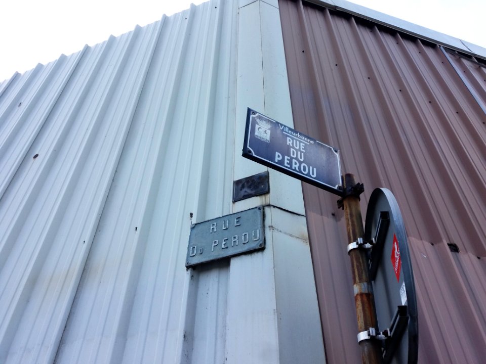 Villeurbanne - Rue du Pérou - Plaques