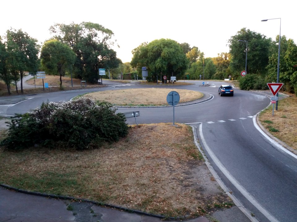 Villeurbanne - Rond-point de la porte de Croix-Luizet - Depuis les escaliers du pont de Croix-Luizet